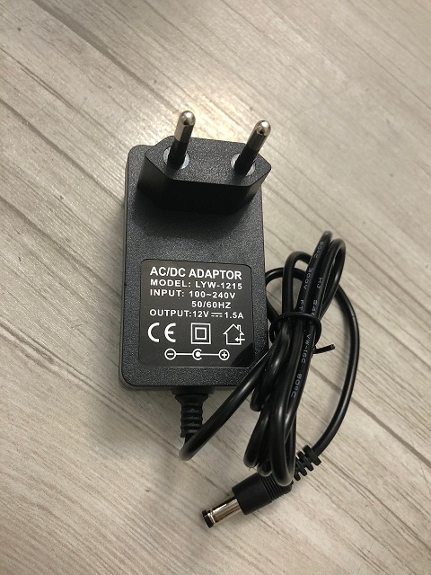 آداپتور 12 ولت 1.5 آمپر دیواری